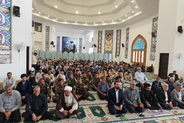 صفوف بهم پیوسته و دشمن شکن مردم سرپل ذهاب در مصلای نماز جمعه