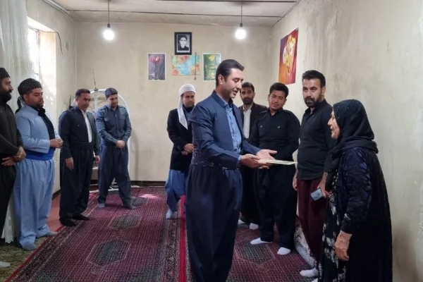 خانواده شهدا اسوه‌های صبر و استقامت هستند