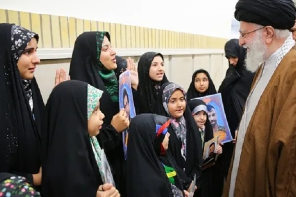 دیدار فرزندان شهدای امنیت با رهبر انقلاب