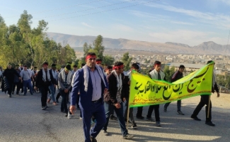 همایش کوهپیمایی دانش آموزان همزمان با هفته بسیج دانش آموزی در سرپل‌ذهاب برگزار شد