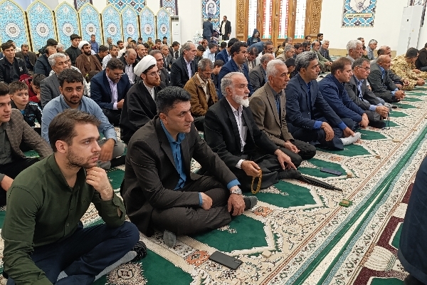 آیین برگزاری نماز جمعه سرپل ذهاب به روایت تصویر