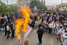 برگزاری راهپیمایی یوم الله ۱۳آبان در سرپل‌ذهاب / فریاد مرگ بر آمریکا و مرگ بر اسرائیل مردم در خیابانهای شهر