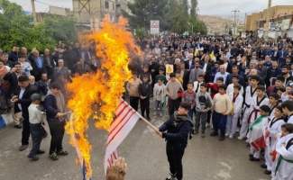 برگزاری راهپیمایی یوم الله ۱۳آبان در سرپل‌ذهاب / فریاد مرگ بر آمریکا و مرگ بر اسرائیل مردم در خیابانهای شهر