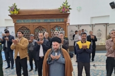 نماز وحدت ادارات شهرستان سرپل ذهاب در حرم مطهر احمد بن اسحاق (ره) اقامه شد