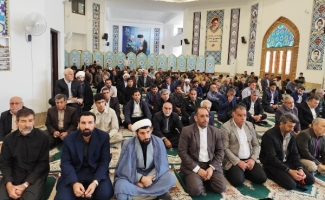 صفوف بهم پیوسته و دشمن شکن مردم سرپل ذهاب در مصلای نماز جمعه