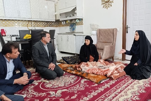 دیدار مسئولین سرپل‌ذهاب با خانواده شهدای شهرستان