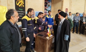 برپایی میز خدمت بمناسبت هفته بسیج در حاشیه نماز جمعه سرپل‌ذهاب