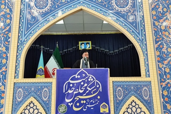 آیین برگزاری نماز جمعه سرپل‌ذهاب به روایت تصویر