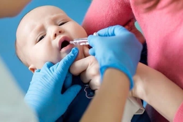 آغاز واکسیناسیون خوراکی روتا ویروس از امروز همزمان با سراسر کشور در سرپل‌ذهاب آغاز میشود.