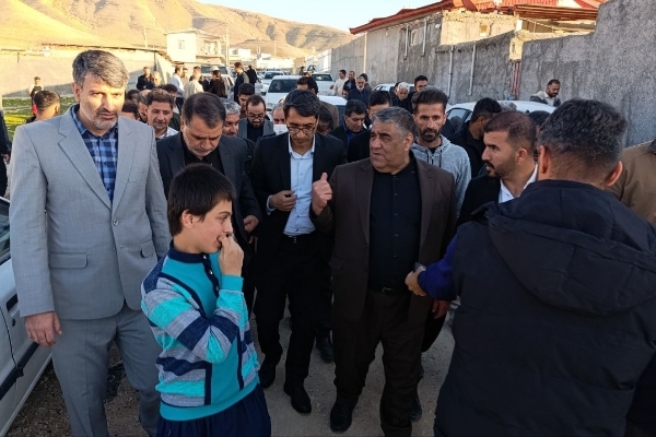 بازدید نماینده مجلس و مسئولین استانی از بخش دشت ذهاب / برگزاری جلسه بررسی مشکلات با حضور دهیاران روستایی