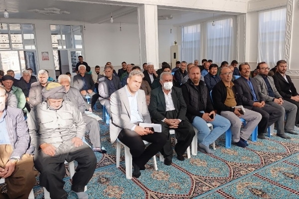 بررسی مشكلات روستاهای دشت ذهاب با حضور مسئولان استانی و شهرستانی در سرپل ذهاب