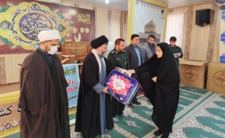 مراسم اهدای هدیه به ۲۵ نفر از زوج‌های جوان بسیجیدر سرپل‌ذهاب