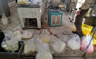 کشف بیش از ۸۰۰ کیلوگرم موادغذایی فاسد و غیرقابل مصرف انسانی در شهرستان