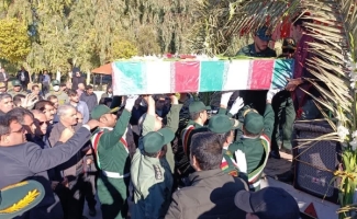 همزمان با سالروز وفات حضرت ام البنین (س)، پیکر مطهر شهید گمنام هشت سال دفاع مقدس در شهرستان قصرشیرین تشییع شد