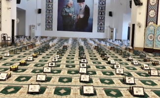 توزیع بسته معشیتی بین نیازمندان  در قالب یلدای مهدوی