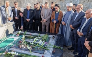 آیین غبارروبی و عطرافشانی مزار شهدای گمنام سرپل‌ذهاب بمناسبت گرامیداشت سالروز تشکیل نهضت سواد آموزی