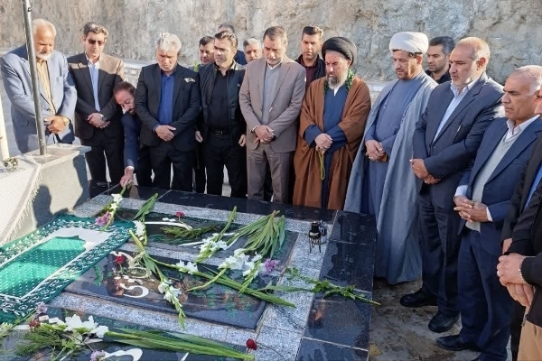 آیین غبارروبی و عطرافشانی مزار شهدای گمنام سرپل‌ذهاب بمناسبت گرامیداشت سالروز تشکیل نهضت سواد آموزی