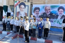 زنگ مقاومت و بصیرت و در مدارس سرپل‌ذهاب بصورت نمادین به صدا در آمد