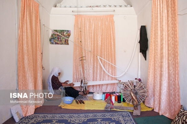 فرت بافی؛ هنری زنده با ۴۰۰ سال قدمت در روستای بزد تربت جام