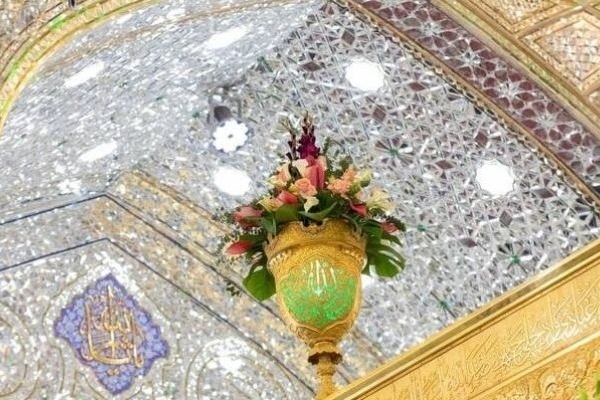 گل‌آرایی ضریح سیدالشهدا در آستانه روز پدر