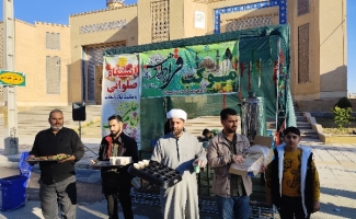 به مناسبت فرا رسیدن ولادت با سعادت حضرت امام علی  (ع) و روز پدر ایستگاه صلواتی در سرپل‌ذهاب  برپا شد .