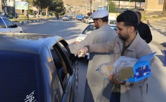 بر پایی ایستگاه صلواتی به مناسبت ولادت با سعادت حضرت علی در سرپل‌ذهاب