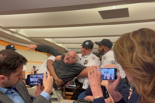 وقتی خبرنگار در جایگاه انسان فریاد اعتراض برمی‌دارد