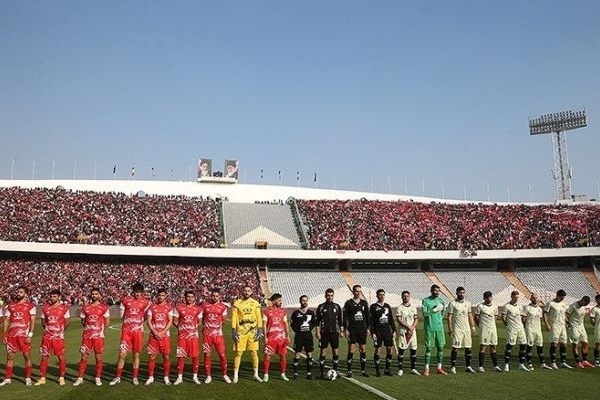 دیدار تیم‌های فوتبال پرسپولیس و تراکتور