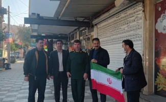 اهداء و توزیع ۴۰۰ پرچم جمهوری اسلامی بین کسبه و بازاریان شهرستان  به مناسبت دهه فجر