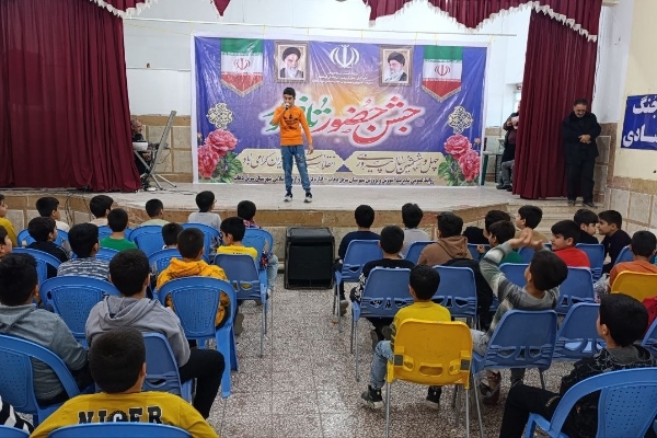 استقبال پرشور دانش آموزان از برنامه جنگ شادی به مناسبت دهه مبارک فجر /  جنگ شادی با هنرنمایی هنرمندان سرپل ذهاب