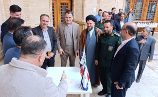 برپایی میز خدمت به مناسبت دهه فجر در سرپل ذهاب