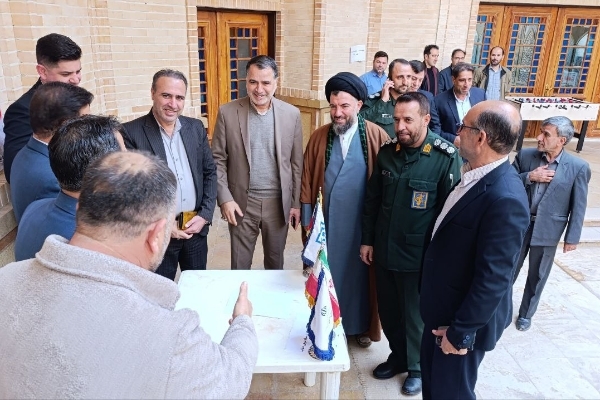 برپایی میز خدمت به مناسبت دهه فجر در سرپل ذهاب