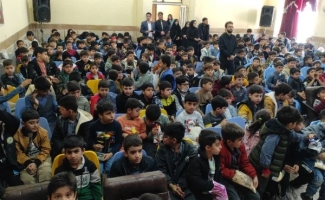 استقبال پرشور دانش آموزان سرپل‌ذهابی از برنامه جنگ شادی به مناسبت دهه مبارک فجر