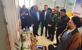 در چهارمین روز از دهه مبارک فجر نمایشگاه مدرسه انقلاب در سرپل‌ذهاب گشایش یافت