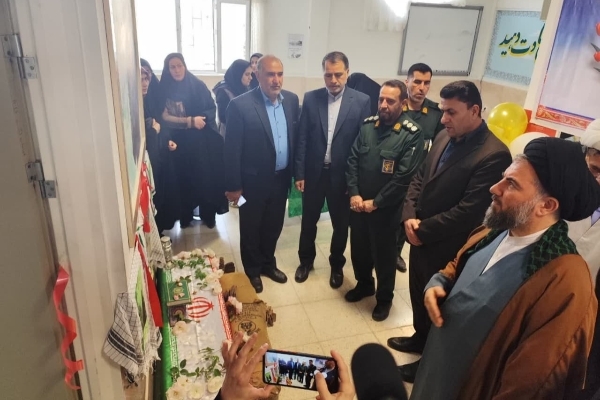 در چهارمین روز از دهه مبارک فجر نمایشگاه مدرسه انقلاب در سرپل‌ذهاب گشایش یافت