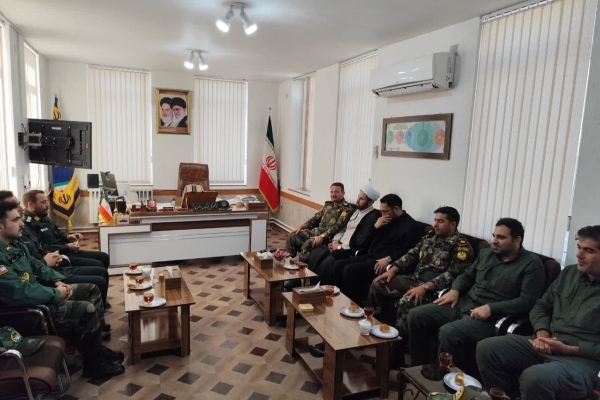 دیدار فرمانده تیپ ۷۱ پیاده مکانیزه پادگان ابوذر با فرمانده و جانشین سپاه ناحیه سرپل‌ذهاب به مناسبت روز پاسدار