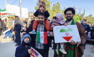 مردم سرپل‌ذهاب در جشن انقلاب سنگ تمام گذاشتند