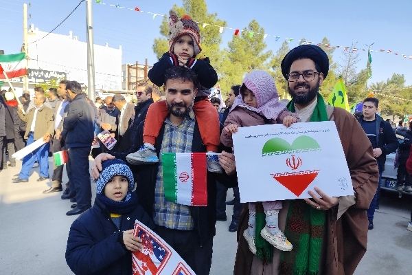 مردم سرپل‌ذهاب در جشن انقلاب سنگ تمام گذاشتند