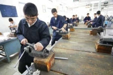 انتخاب رشته درست و کسب مهارت بهترین راه تضمین آینده شغلی دانش اموزان