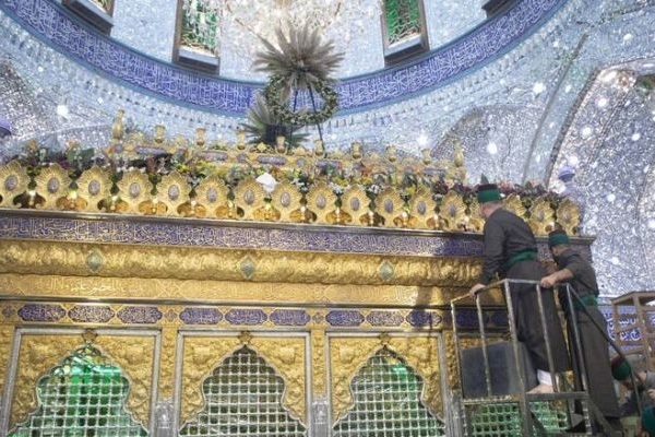 غبارروبی حرم مطهر حضرت اباالفضل (ع)