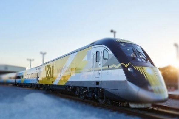 حرکت قطار ۵ ستاره فدک از کرمانشاه