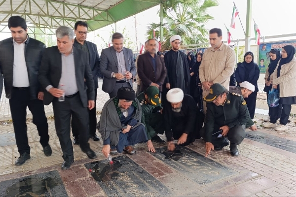 در گرامیداشت هفته بسیج مزار شهدای احمد بن اسحاق گلباران شد