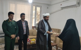 دیدار مسئولان با خانواده شهدا در سرپل‌ذهاب