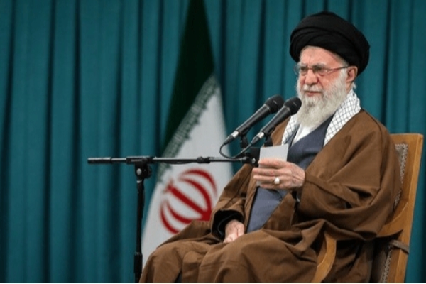 رهبر انقلاب: کمبودهایی داریم اما کشور در حال پیشرفت است