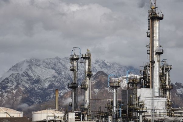 واگذاری پالایشگاه کرمانشاه و پتروشیمی بیستون قانونی بوده‌است