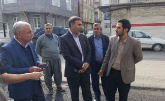 بازدید فرماندار سرپل‌ذهاب و شهردار از پروژه‌های آسفالت کوچه و معابر