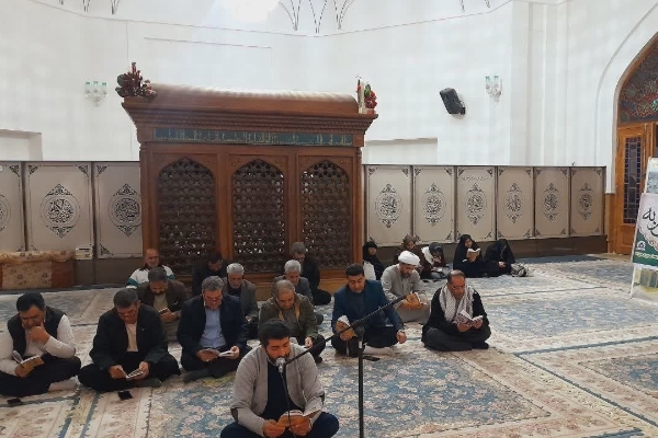 دعای ندبه در حرم مطهر احمد بن اسحاق قمی؛ تجلی اشک و انتظار عاشقان اهل بیت