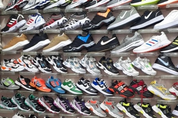 بازار بی‌رونق کفش کرمانشاه زیر سایه گرانی