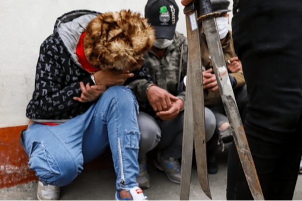 پلیس شمشیر اوباش را غلاف کرد