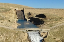 سرریز سد تنگ حمام؛ کشاورزان قصر شیرین از نعمت نزولات آسمانی بهره‌مند شدند
